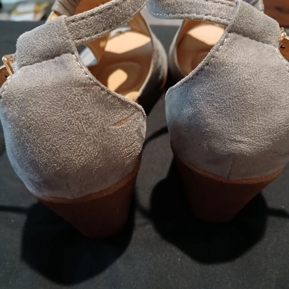 Sandals - Picture 2 of 5